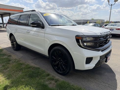 Used 2025 Ford Expedition Max Platinum w/ Stealth Appearance Package AWD/4WD image 7
