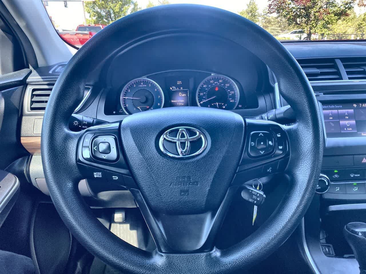 Used 2017 Toyota Camry LE FWD image 14
