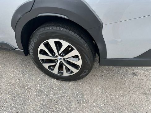 Used 2023 Subaru Outback Premium image 9