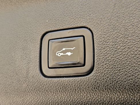 Used 2021 GMC Yukon XL SLT w/ SLT Premium Package RWD image 23