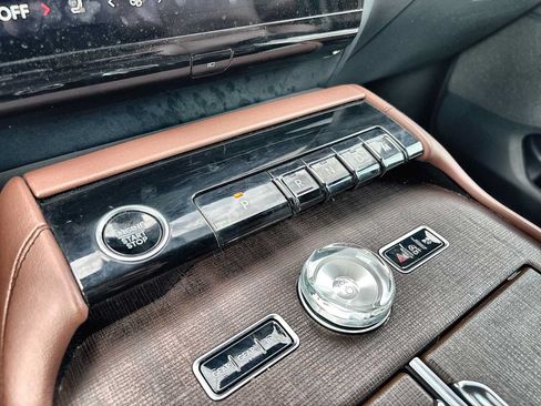 Used 2025 Lincoln Navigator Reserve AWD/4WD image 24
