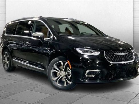 New 2026 Chrysler Pacifica Pinnacle image 31