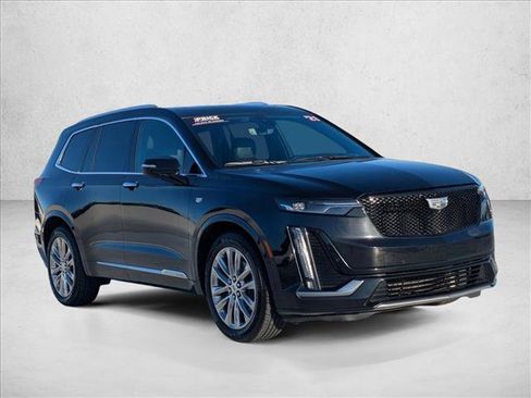 Used 2021 Cadillac XT6 Premium Luxury image 3