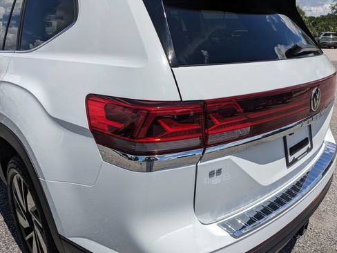Used 2024 Volkswagen Atlas SE FWD image 11