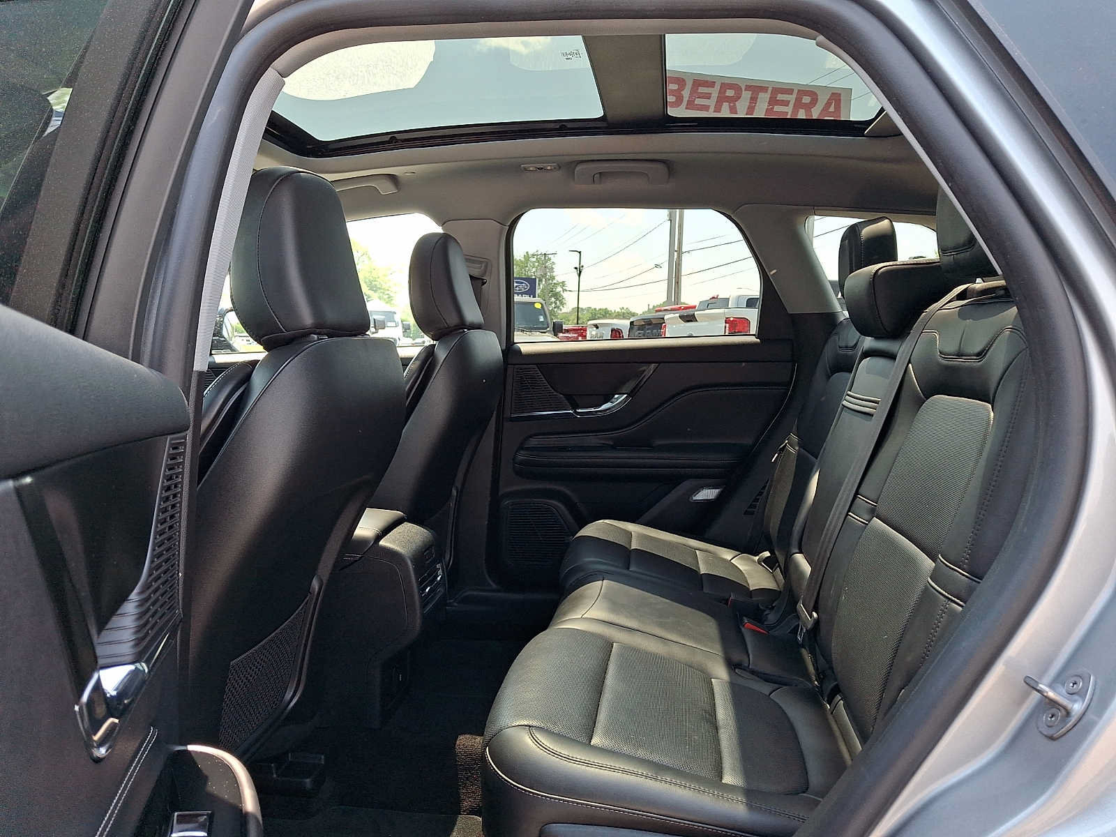 Used 2022 Lincoln Corsair AWD w/ Premium Package image 10