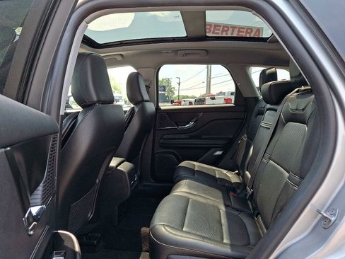 Used 2022 Lincoln Corsair AWD w/ Premium Package image 10