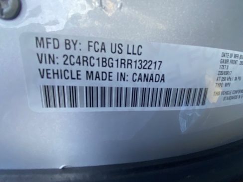 Used 2024 Chrysler Pacifica Touring-L image 27