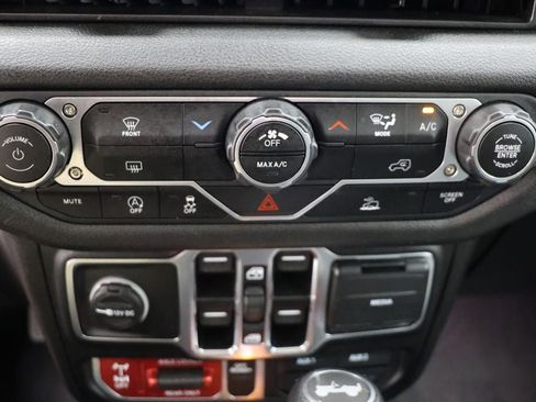 Used 2025 Jeep Wrangler Unlimited Sport AWD/4WD image 25