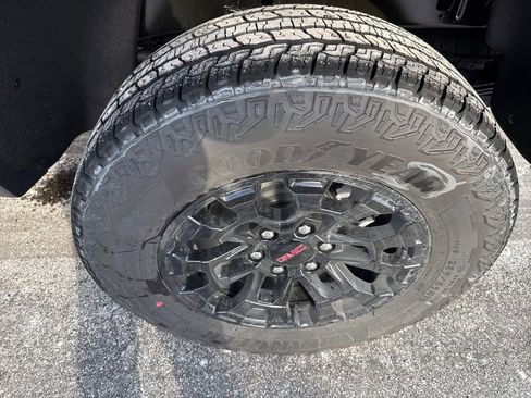 New 2026 GMC Canyon Elevation w/ Convenience Package image 19