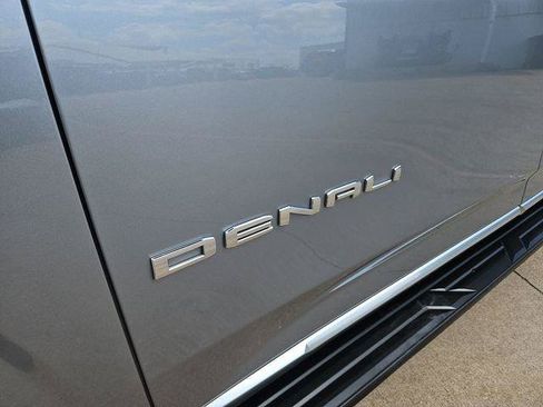 Used 2024 GMC Yukon XL Denali RWD image 30