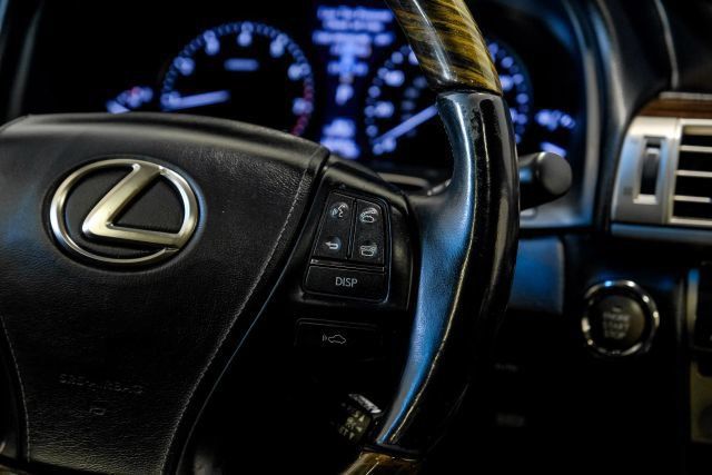 Used 2017 Lexus LS 460 w/ Comfort Package RWD image 25