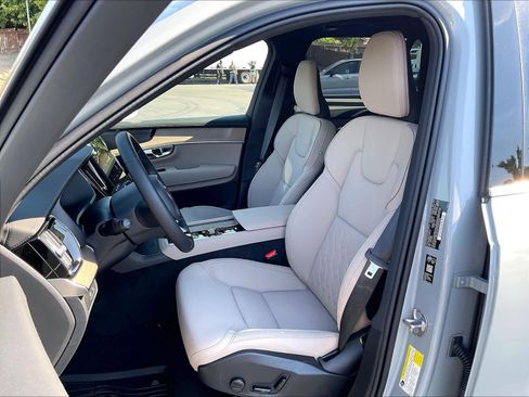 New 2026 Volvo XC90 T8 Plus w/ Protection Package Premier AWD/4WD image 11