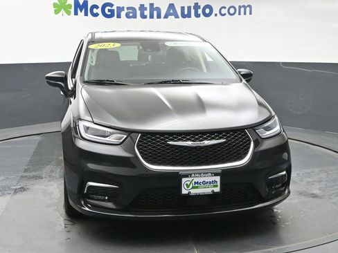 Used 2023 Chrysler Pacifica Touring-L FWD image 5