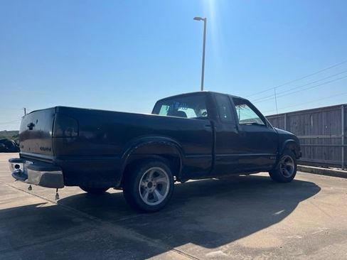 Used 1999 Chevrolet S10 Pickup LS w/ Preferred Equipment Group RWD image 7