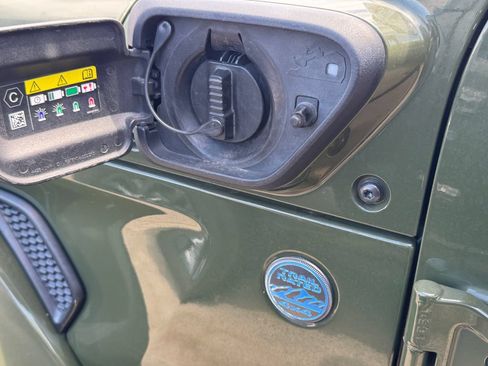 Used 2023 Jeep Wrangler Unlimited Rubicon 4xe w/ Steel Bumper Group AWD/4WD image 10