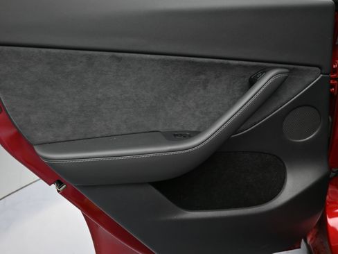 Used 2025 Tesla Model Y Long Range image 15