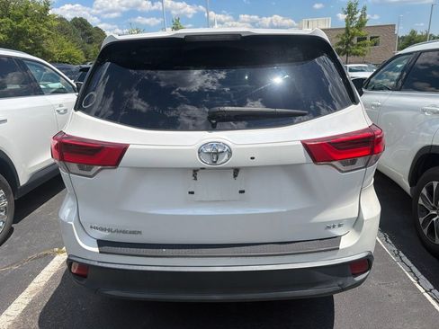 Used 2018 Toyota Highlander XLE FWD image 6