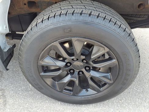 Used 2022 Chevrolet Silverado 1500 Custom AWD/4WD image 9