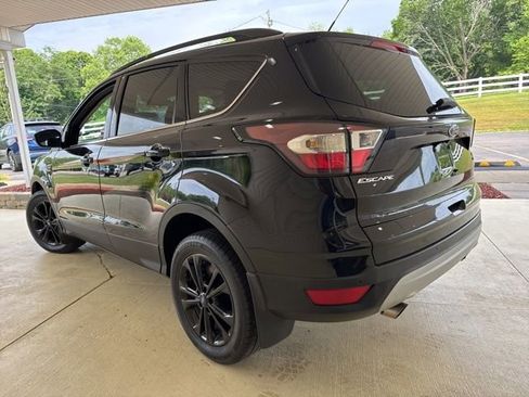 Used 2017 Ford Escape SE w/ Equipment Group 201A AWD/4WD image 6
