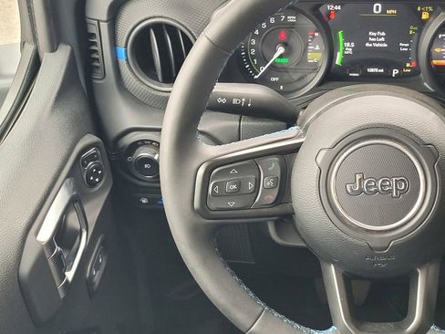 Used 2025 Jeep Wrangler Unlimited Rubicon 4xe w/ Convenience Group AWD/4WD image 12