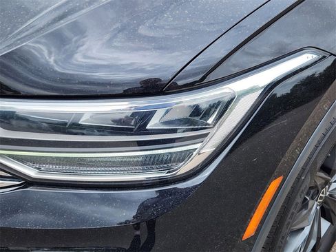 Used 2022 Volkswagen Tiguan SE image 9