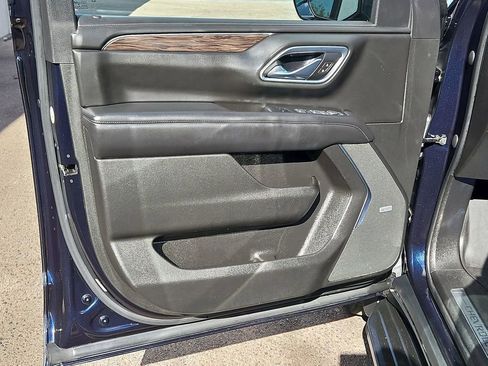 Used 2021 Chevrolet Tahoe LT w/ LT Signature Package image 12