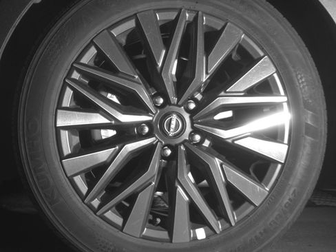 Used 2025 Nissan Altima 2.5 SV FWD image 15