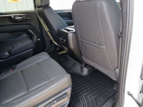 Used 2025 Chevrolet Tahoe Z71 w/ Comfort Package AWD/4WD image 31