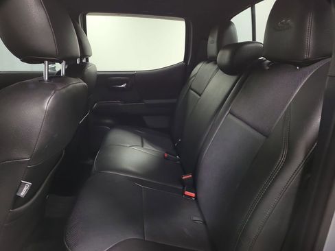 Used 2018 Toyota Tacoma TRD Sport image 19