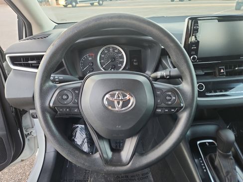 Used 2021 Toyota Corolla LE image 10