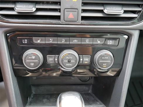 Certified 2024 Volkswagen Taos SEL image 33