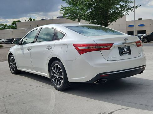 Used 2016 Toyota Avalon XLE FWD image 3