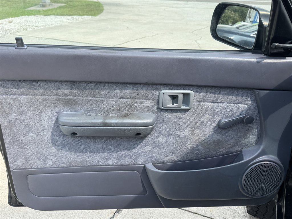 Used 2000 Toyota Tacoma PreRunner RWD image 11