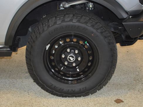 Used 2021 Ford Bronco Black Diamond image 9