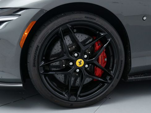 Certified 2025 Ferrari Roma Spider RWD image 15