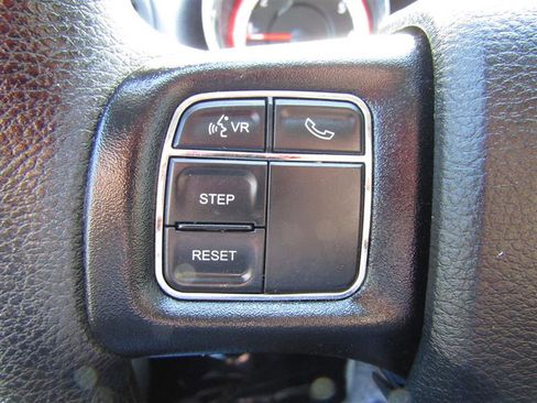 Used 2019 Dodge Grand Caravan SE w/ UConnect Hands-Free Group image 13