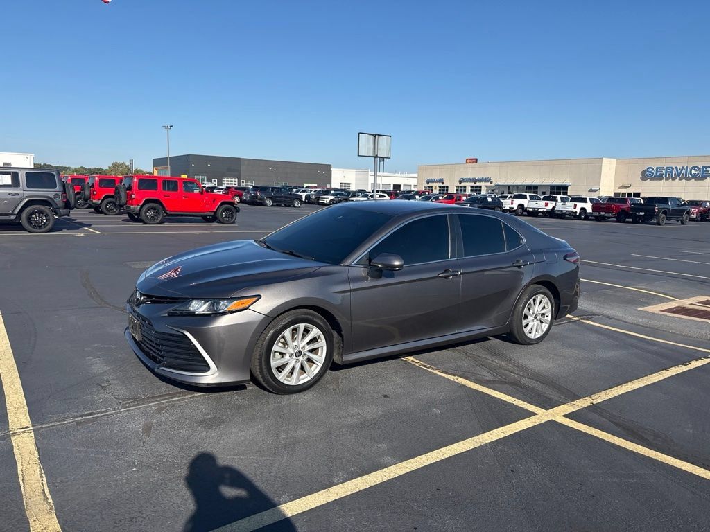Used 2021 Toyota Camry LE FWD image 4