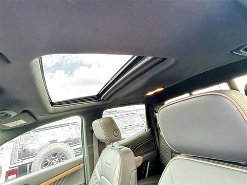 Used 2023 GMC Canyon Denali image 24