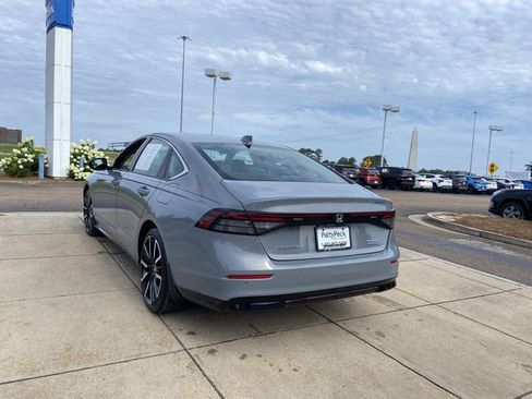 Used 2023 Honda Accord Touring image 9