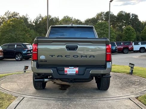 Used 2025 Toyota Tacoma TRD Sport AWD/4WD image 6