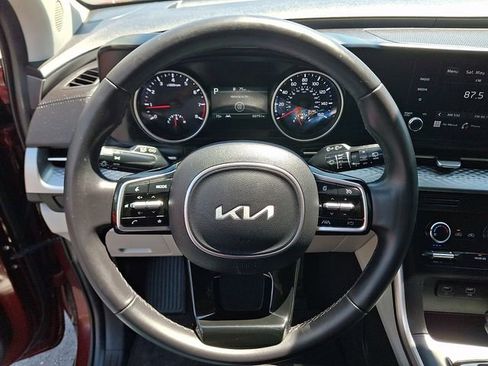 Used 2023 Kia Carnival LX FWD image 20