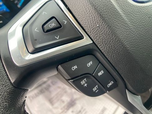 Used 2017 Ford Fusion SE w/ Fusion SE Technology Package image 37