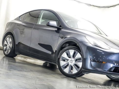 Used 2024 Tesla Model Y Long Range AWD/4WD image 4