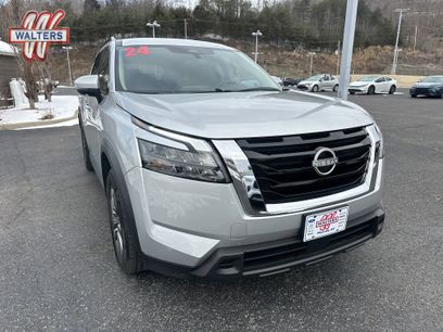 Used 2024 Nissan Pathfinder SV