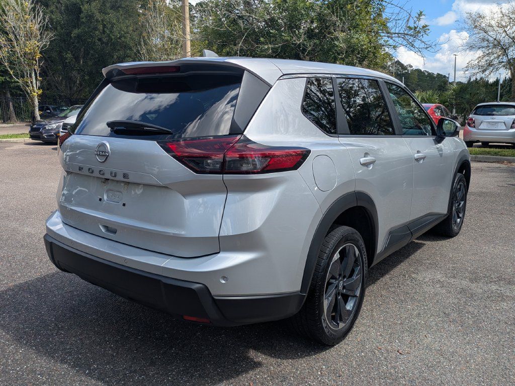 Used 2025 Nissan Rogue SV FWD image 4
