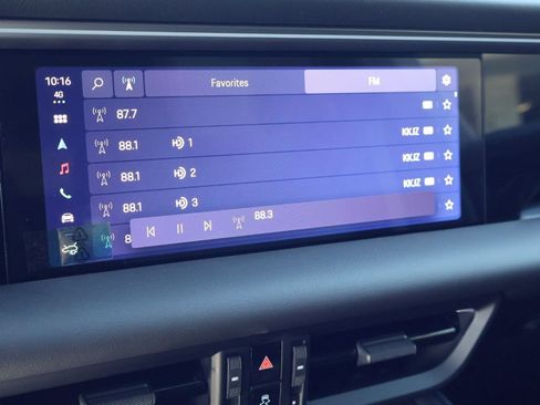 New 2026 Porsche Macan Electric RWD image 17
