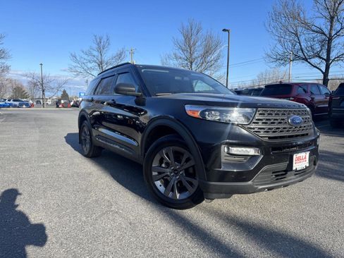 Used 2021 Ford Explorer XLT w/ Equipment Group 202A AWD/4WD image 4