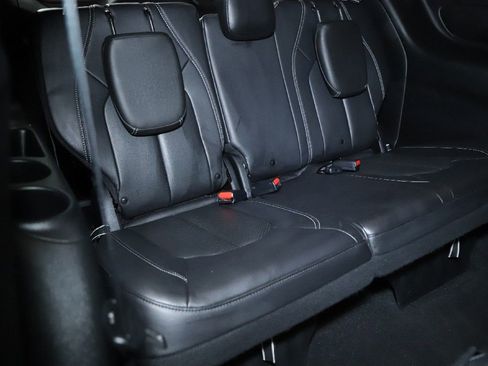 Used 2021 Chrysler Pacifica Touring-L w/ Uconnect Theater Family Group image 33