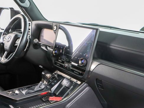 Used 2024 Lexus GX 550 w/ Accessory Package (Z1) image 28