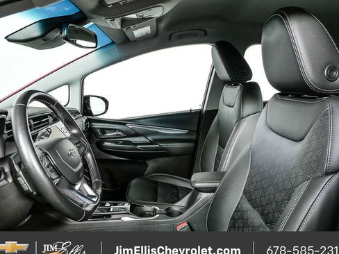 Used 2023 Chevrolet Bolt LT w/ Infotainment Package FWD image 5